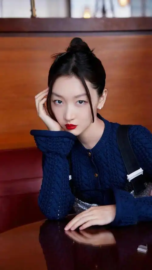 周冬雨绝美壁纸_网易订阅