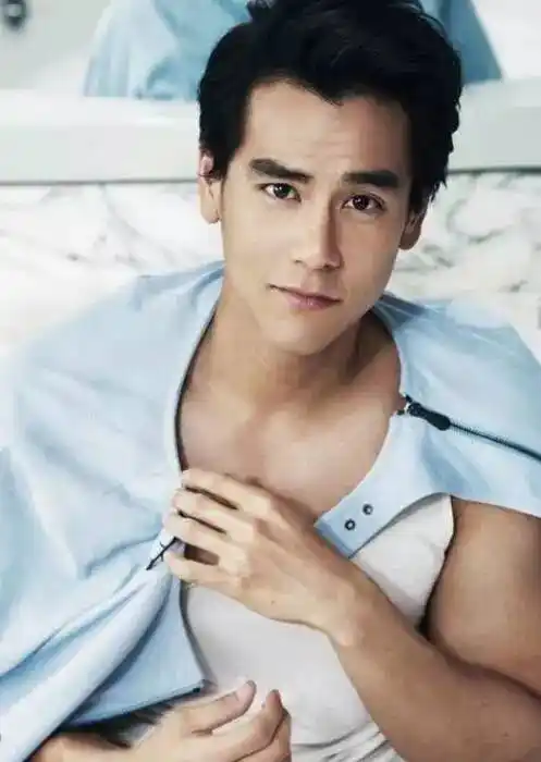 从胖渣到肉体男神,34岁的彭于晏把人生活成了一部励志大片   关注