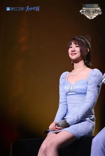 谢春花首登天赐的声音翻唱送你一朵小红花感动全场