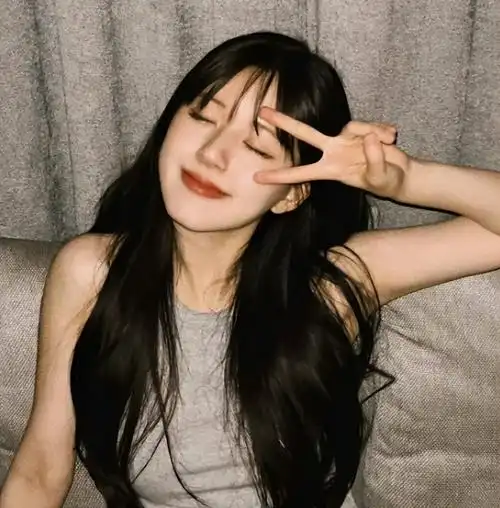 赵露思《偷偷藏不住》换发型了!和男主牵手好甜,丸子头元气可爱!