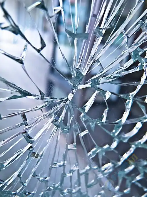 破碎的玻璃高清图片下载-找素材