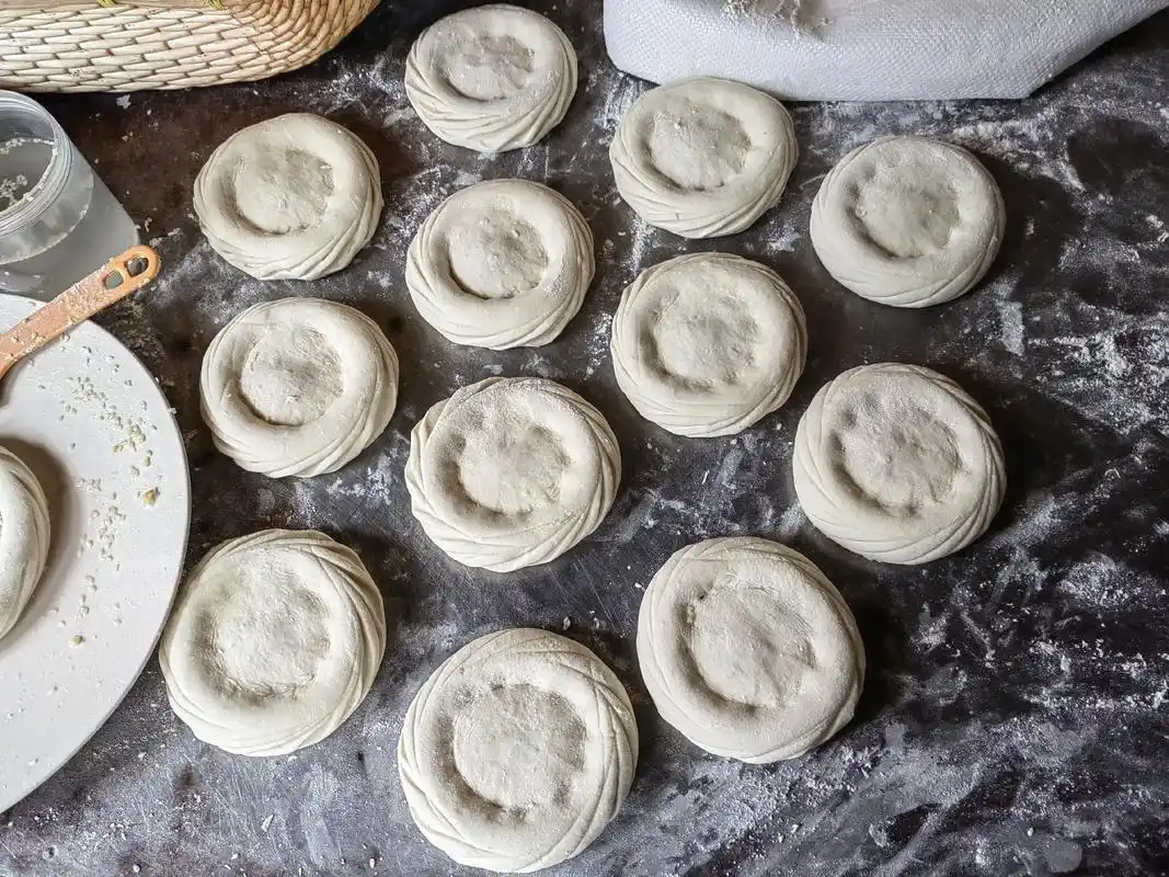 纯手工制作美食 正宗吊炉烧饼 品尝家乡的味道 - 抖音