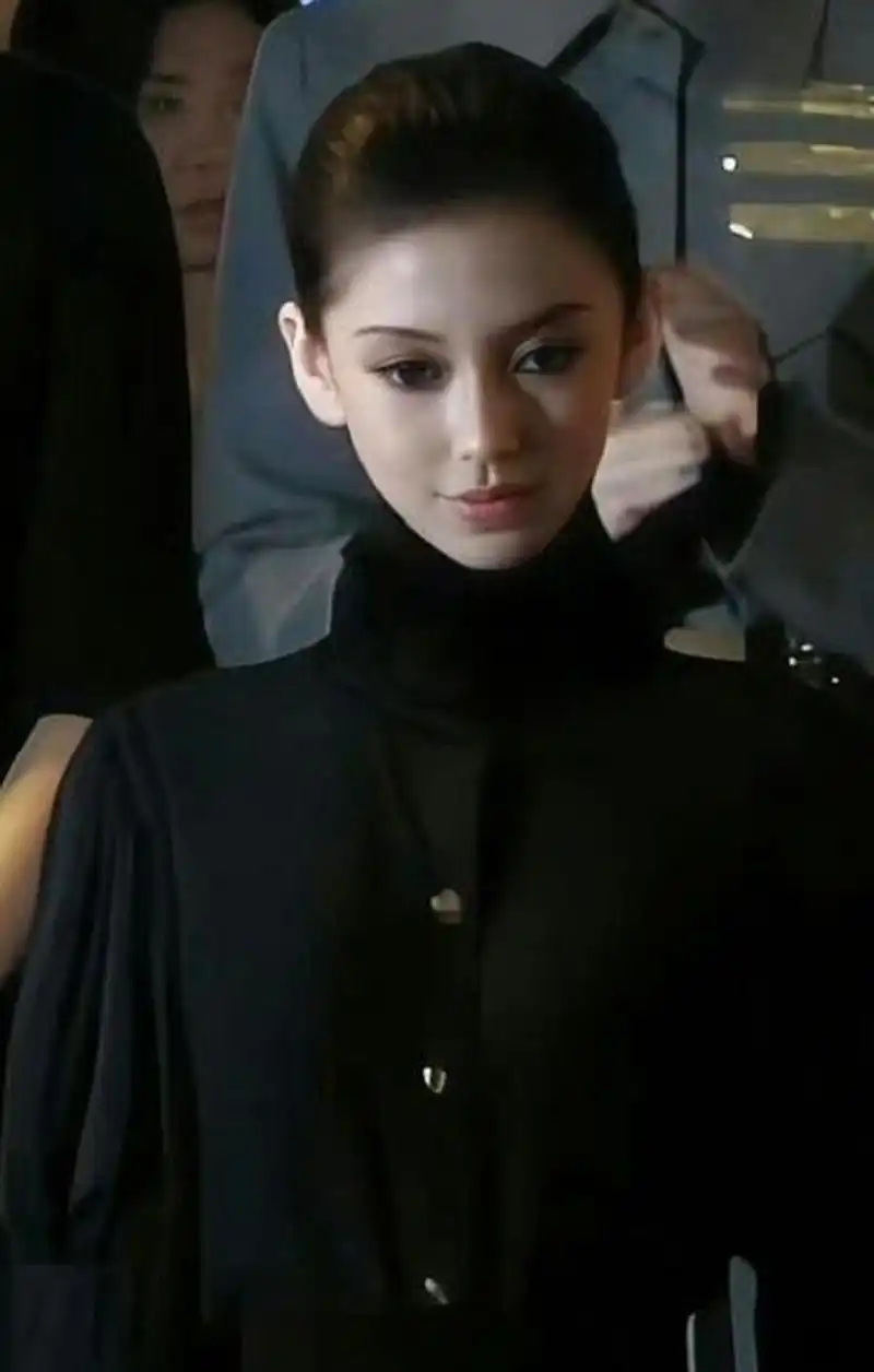 angelababy杨颖早期模特图,不得不感叹这颜值真的很美,更有混血的感觉