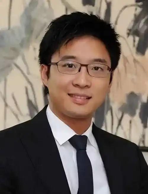 霍启刚晒父子4人同框照,兄弟3人各有特点,霍启山成颜值担当-腾讯新闻