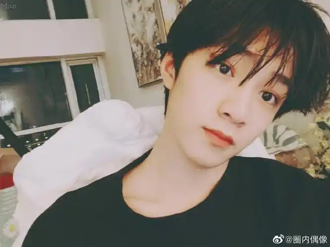 可以单独出道的锁骨#那得是刘耀文的锁骨吧!