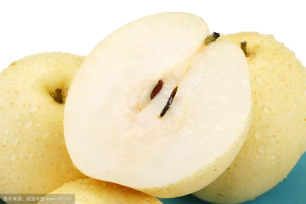 切开的梨