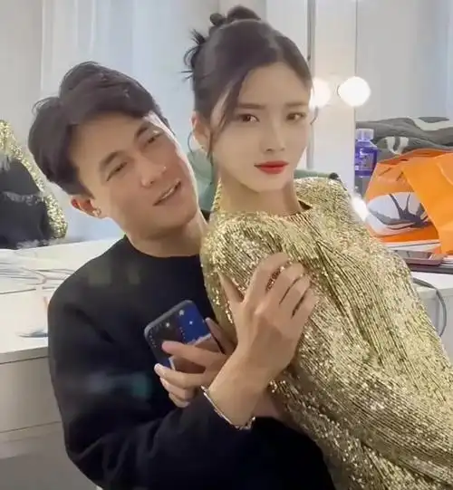 原创杜淳老婆自信公开全素颜黑眼圈眼袋明显皮肤超好无皱纹