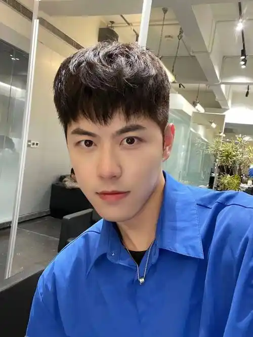 长脸的男生可以尝试这9款男生发型