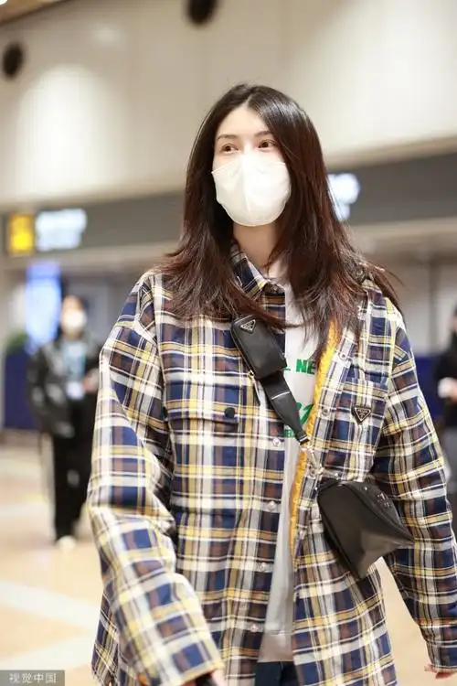 超模何穗现身北京机场
