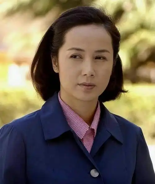 由蒋雯丽和张国立主演的家庭伦理剧《金婚》一经播出