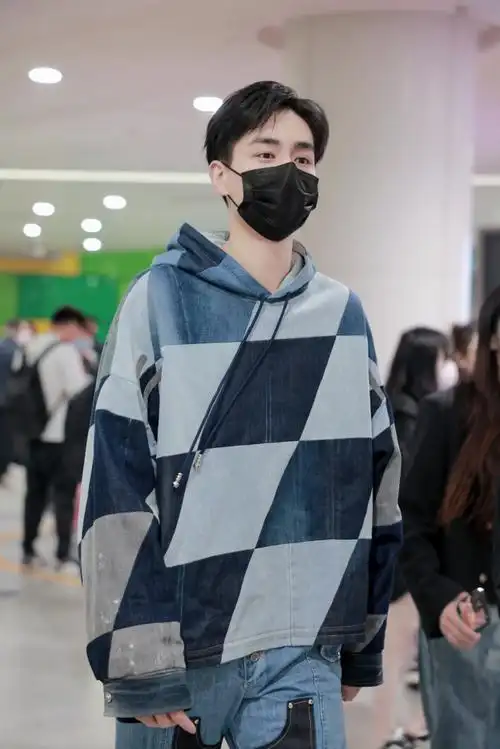 胡一天晒与粉丝合照