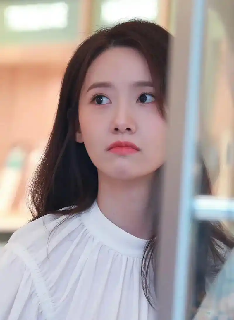 林允儿最新美照,上热搜了