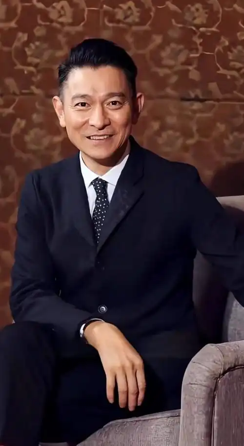 作为51岁的"老来得女"爸爸,刘德华对女儿的宠爱可见一斑