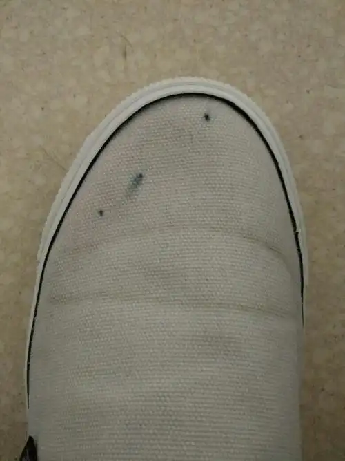 白帆布鞋溅上黑墨水了这么办我已经用洗衣液洗洁精洗过洗过了这么办