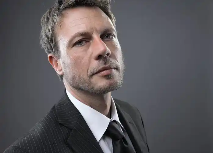 成熟,商务人士,头像,商务,男人,灰色背景_高清图片_全景视觉