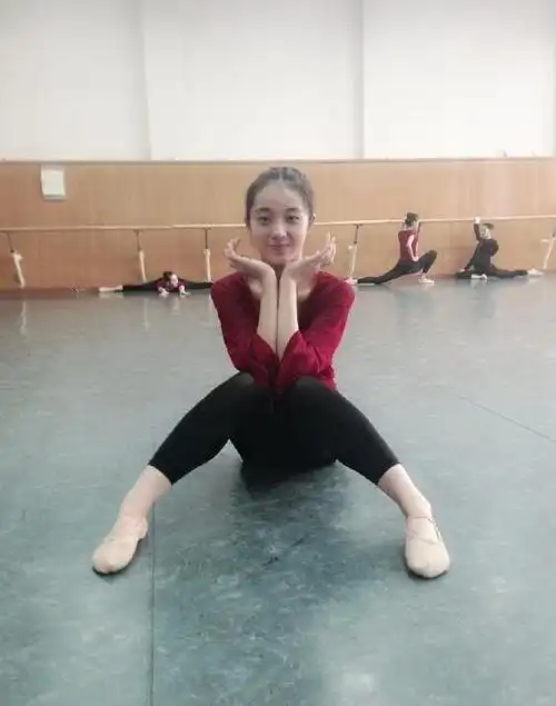 万鹏早期练舞照