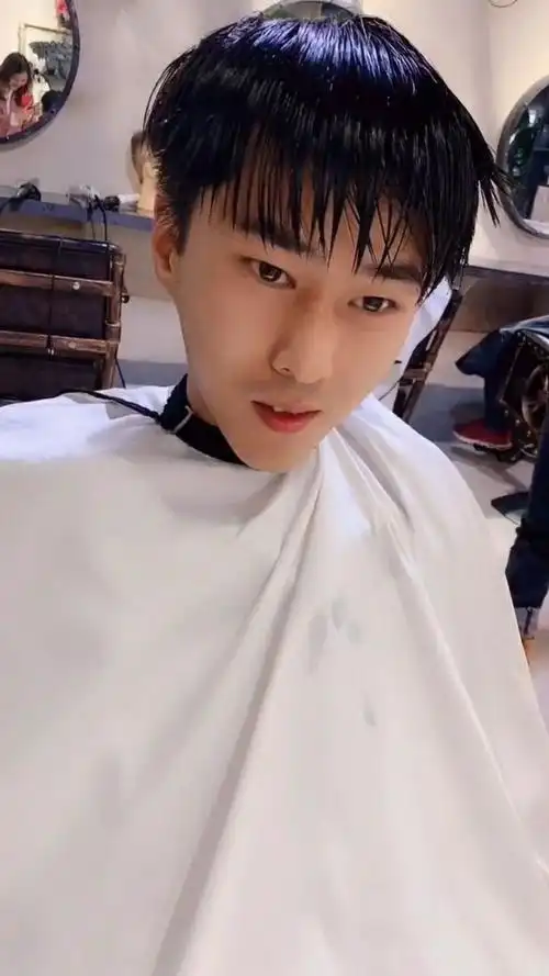 今天给帅哥剪个头发,剪完确实不一样