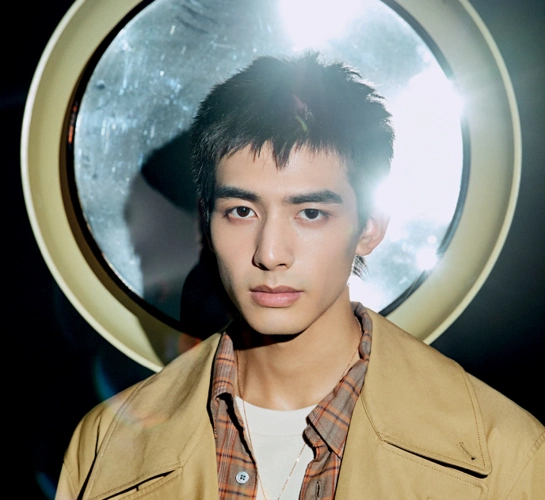 宋威龙遇上寸头换发型就像是换头颜值高就是任性