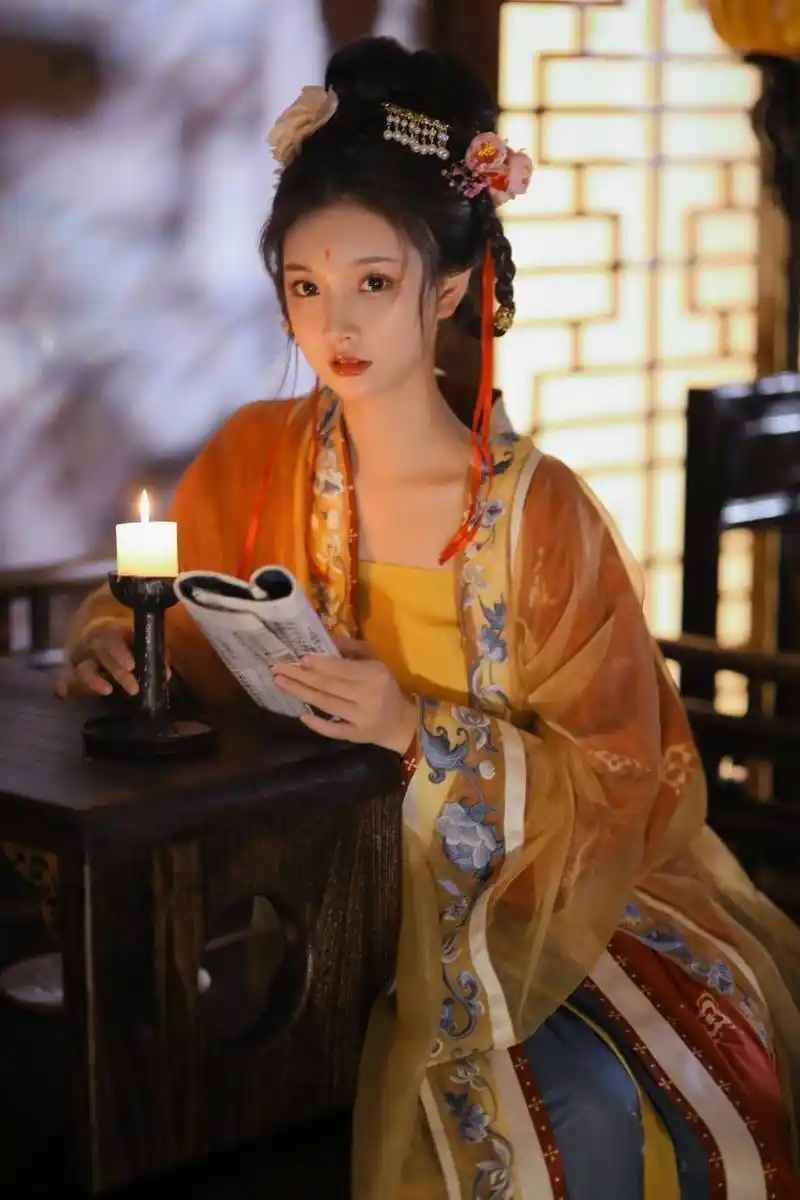 一个爱读书的古代小姐姐#美女写真##古装美女