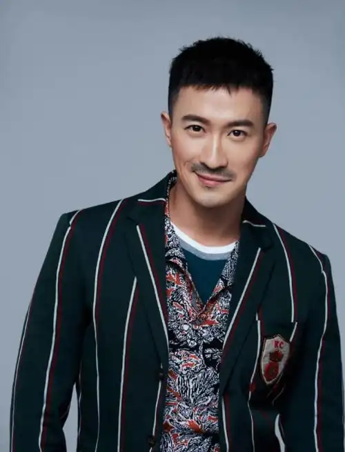 闫妮的璀璨情史,离婚17年交往三任小男友,仍与前夫如亲人一般