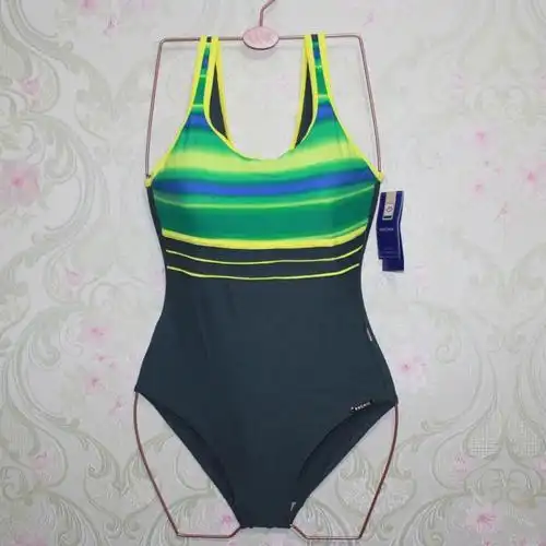 清仓包邮民用三角连体三角泳衣大码显瘦修身游泳衣女专业款带胸垫