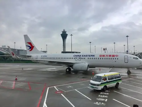 经过二个多小时的飞行,到达了云南昆明机场,转乘大巴下午到达美丽的