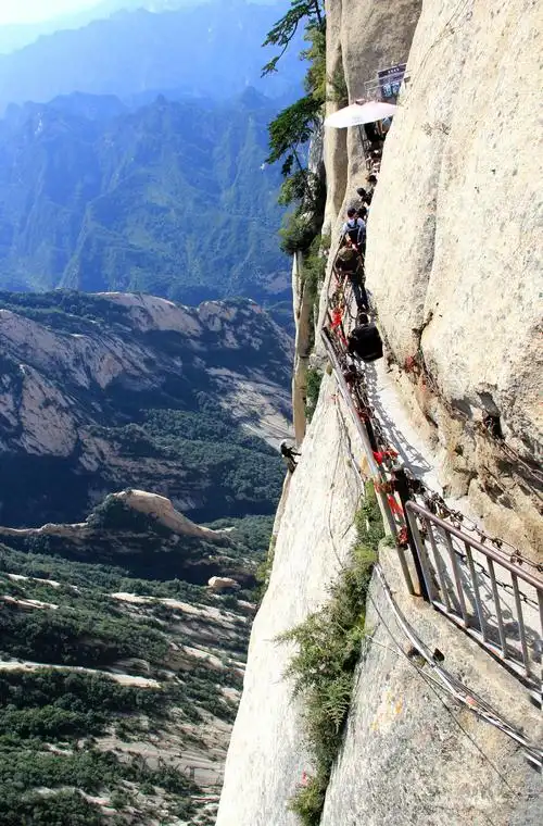 ▽华山最险的长风隧道