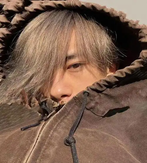 易烊千玺个站更新一次性50张生活照烟火气息太浓好喜欢