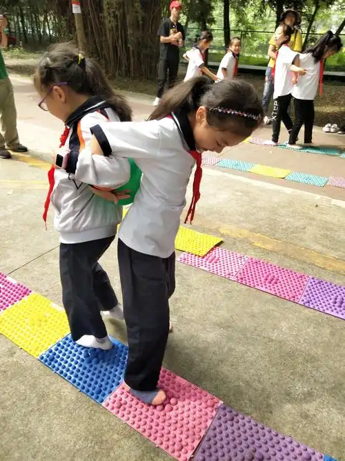 看!"欢乐指压板"