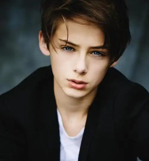 被誉为"世界第一帅"的13岁男孩,现在怎样了?这才是真正的小鲜肉