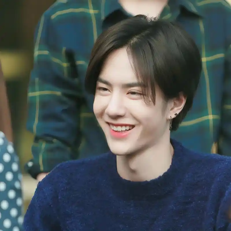 最初出道的王一博,是这么软萌可爱#热点引擎计划