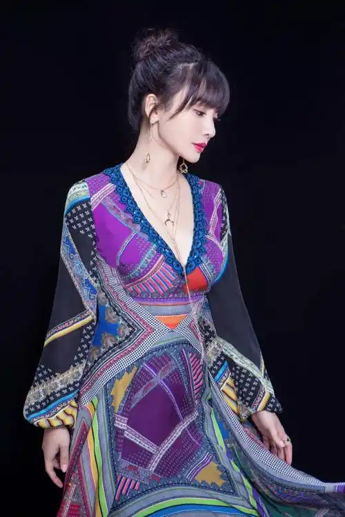 "女神"柳岩曾经的坎坷往事_工作_广州_杨邦梅