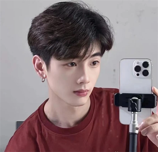 韩式微分刘海短发 最新热门男生发型