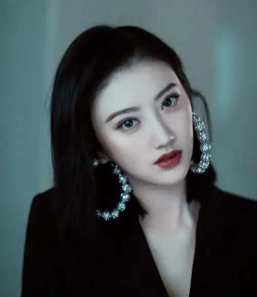 回顾天生富贵相的8位女星五官凑在一起越看越美谁娶谁赚