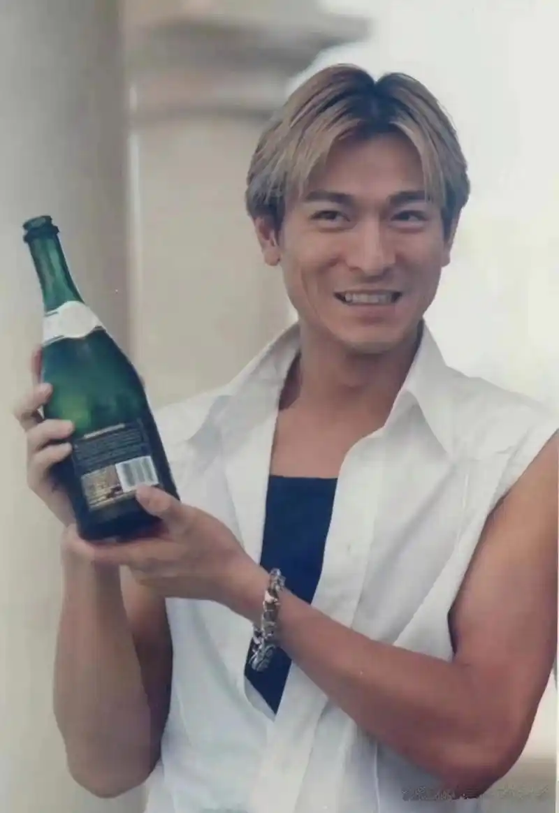 刘德华金色发型