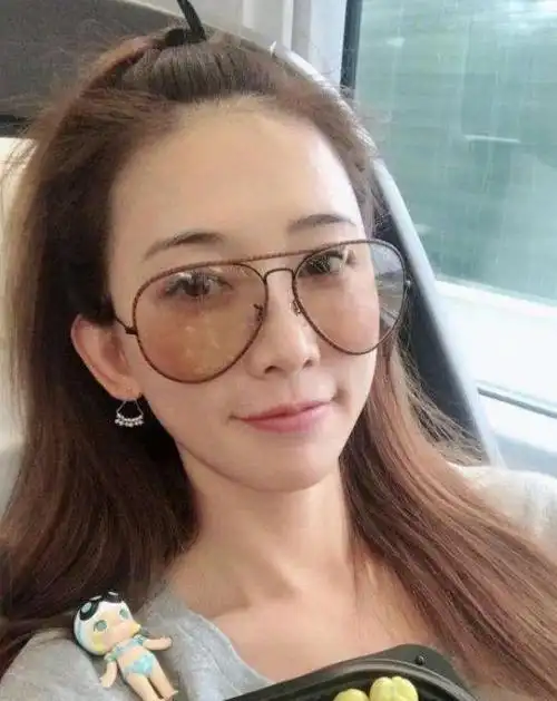 林志玲的素颜很少出出镜,看到这样的画面,网友:简直路人啊!