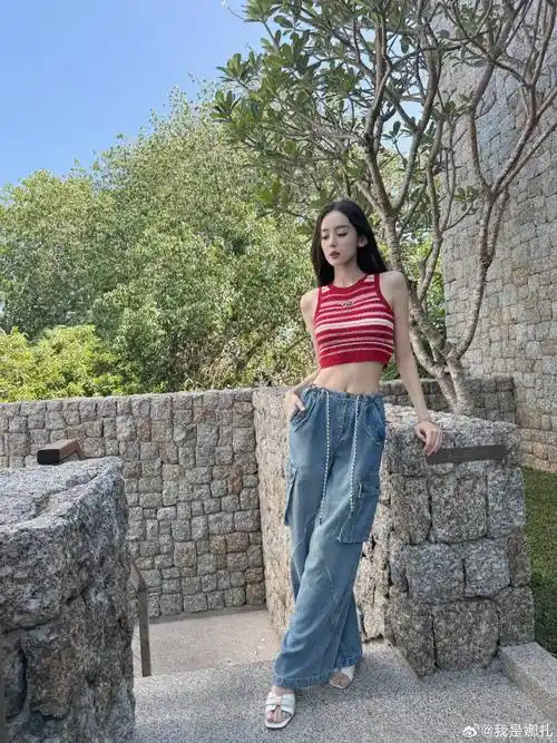 古力娜扎分享出游美照,倾城容貌美如初恋,大秀马甲线惹人爱_身材_显得