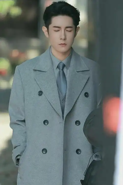 季肖冰西装穿搭很有斯文霸总的气质这样的总裁请多来几个