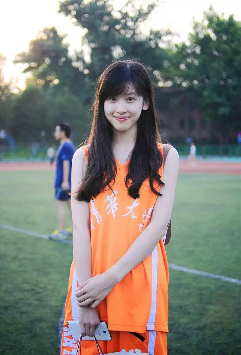 奶茶妹妹章泽天在清华大学跳舞的旧照,什么水平?