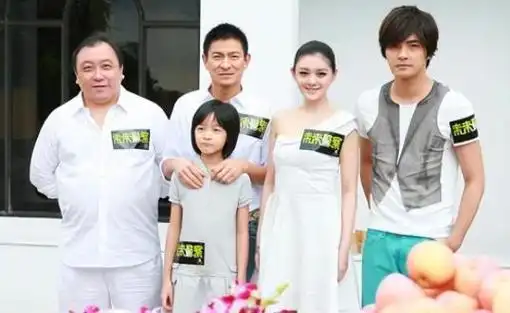 刚翻红就被告性骚扰?贺军翔:"好丈夫"人设塌房,过往争议不断