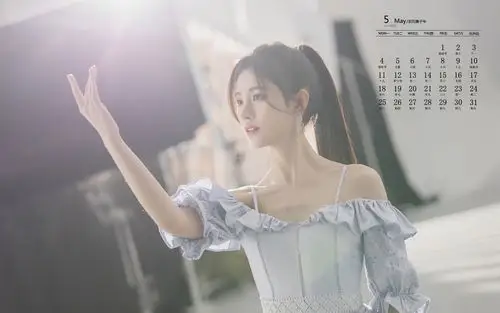 2020年5月鞠婧祎吊带裙甜美日历壁纸