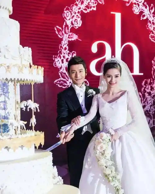 杨颖不仅影视资源下滑,就连综艺的地位也不保,在新一季的《奔跑吧兄弟