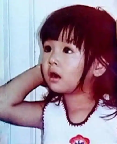 一组明星们的童年照,关晓彤从小美到磊,王一博"男大十八变"_小时候_徐