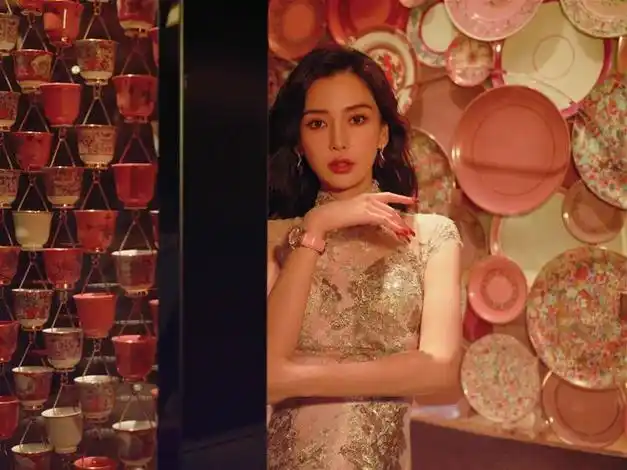 angelababy复工,粉色绝美旗袍现身英国|杨颖|工作照|lisa_网易订阅