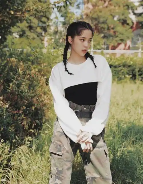 欧阳娜娜真是越来越会穿了!清新夏季穿搭也能尽显帅气,真是服气