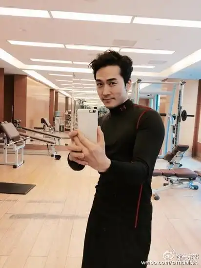 宋承宪白练一身腱子肉 最终没留住刘亦菲 真正的分手原因令人唏嘘