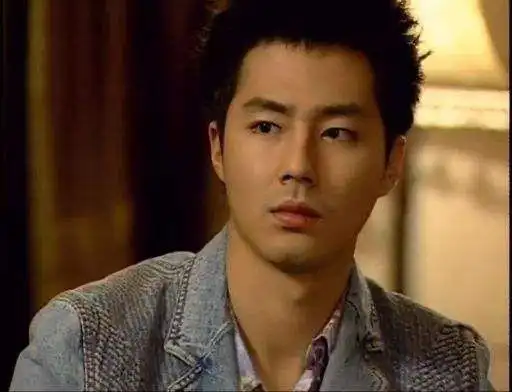 赵寅成非但没有沉溺于偶像剧带来的甜头.接收到的邀约也是数不胜数.