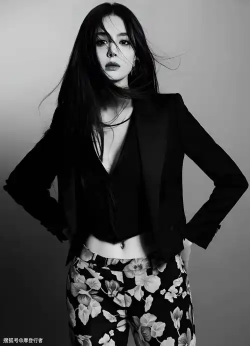 古力娜扎深v西装演绎摩登风潮_照片_写真_风格