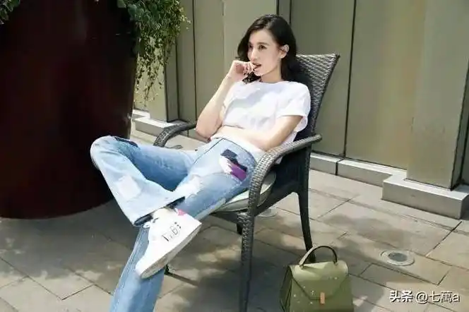 靠吊带上位,与已婚名导在一起的她,演技让人称赞