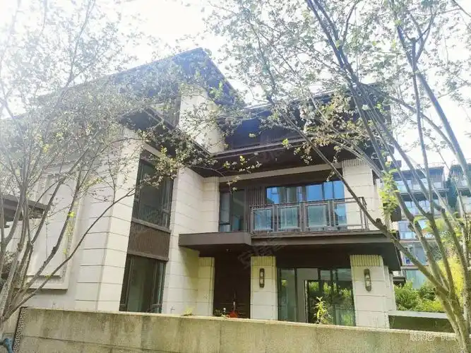 龙湖西宸原著别墅